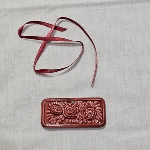 Longaberger Basket Tie-On #39535 - 'peony'' - 2001